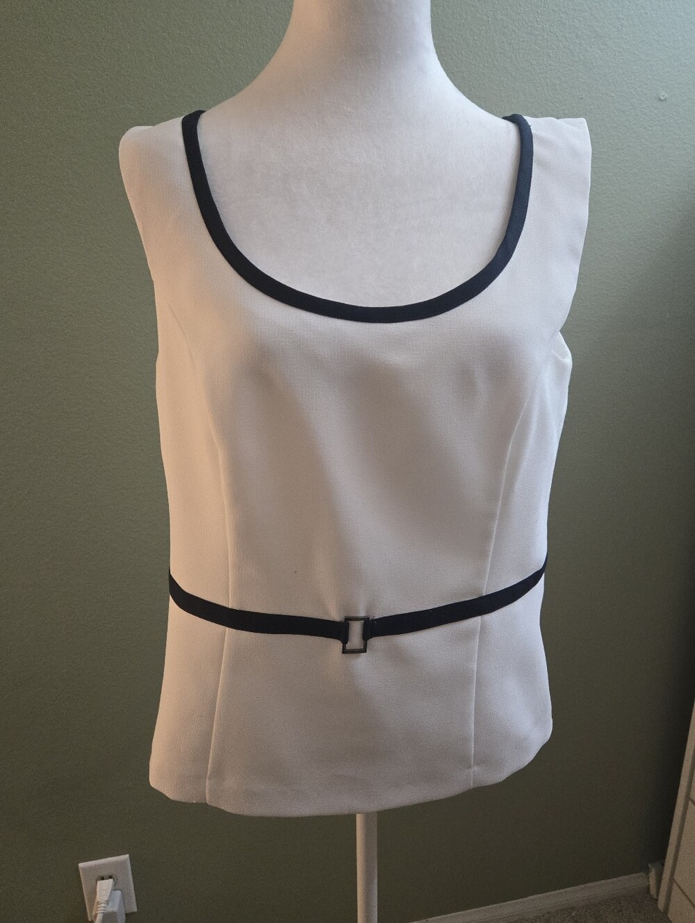 Coldwater Creek Women's White Sleeveless Top with Navy Blue Trim